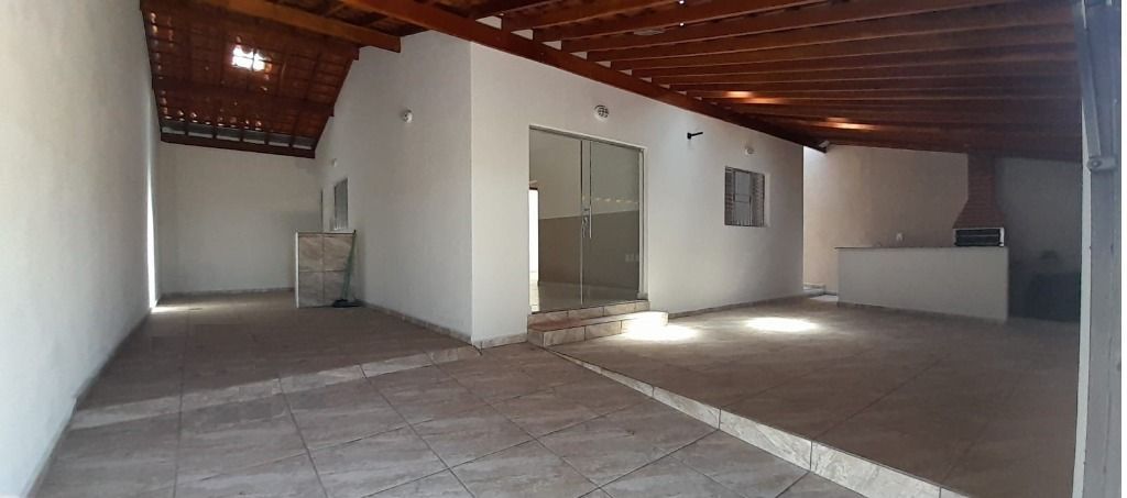 Casa 2 dormitórios com suíte e 3 vagas cobertas no Jd dos Ipês, Sumaré