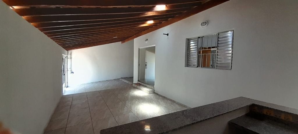 Casa 2 dormitórios com suíte e 3 vagas cobertas no Jd dos Ipês, Sumaré