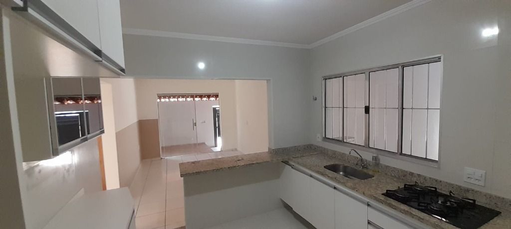 Casa 2 dormitórios com suíte e 3 vagas cobertas no Jd dos Ipês, Sumaré