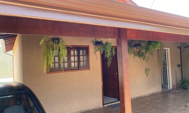 Casa com 2 quartos e amplo quintal no Parque das Árvores, Paulínia