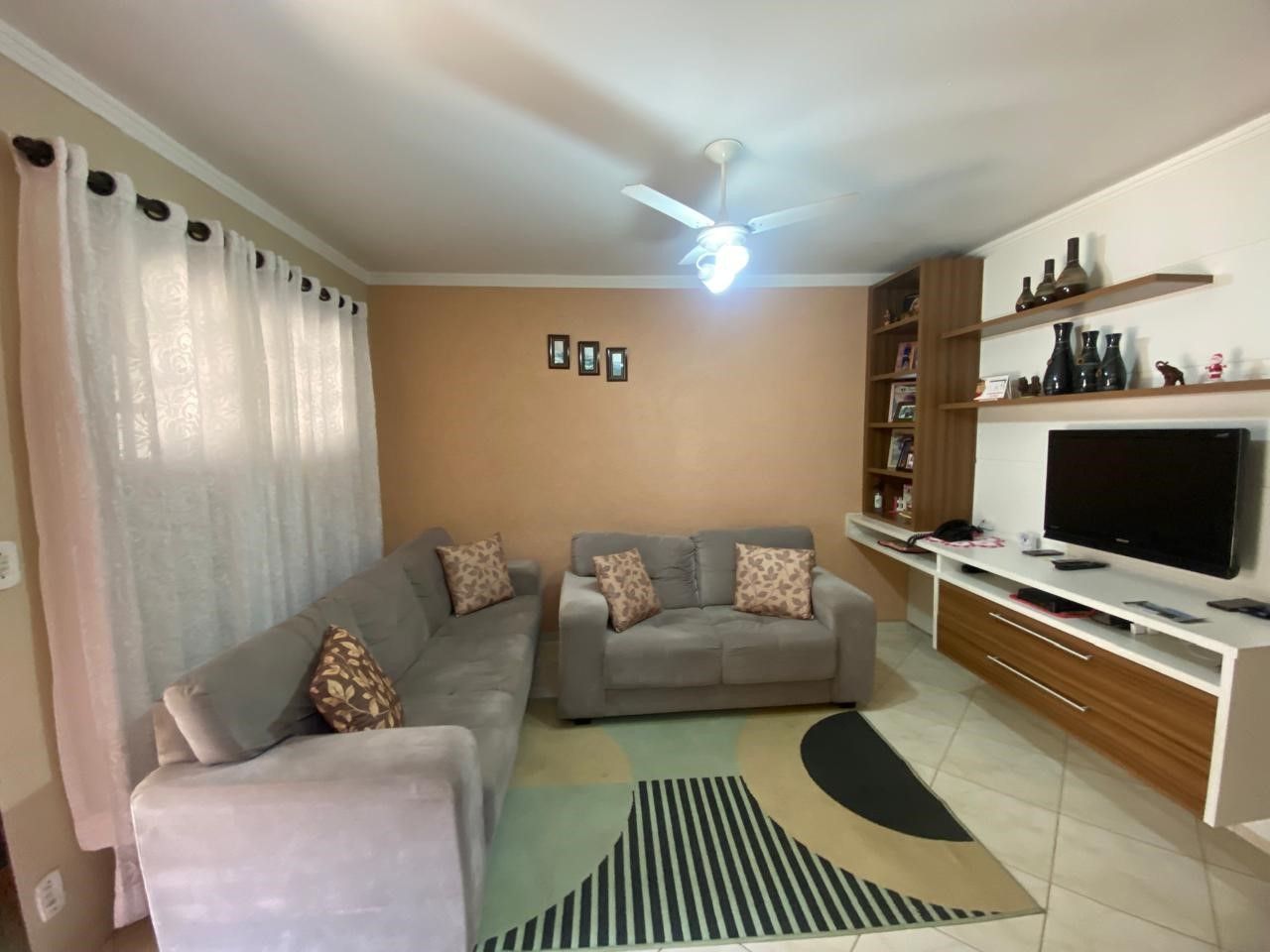 Casa com 2 quartos e amplo quintal no Parque das Árvores, Paulínia
