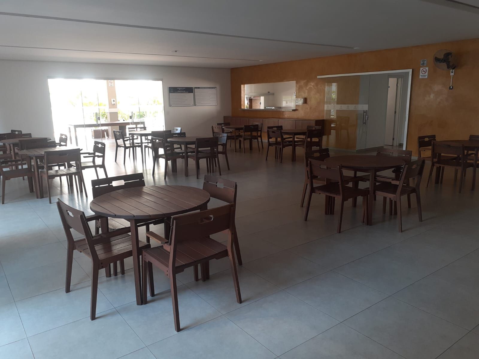 Apartamento com 2 quartos, suíte, varanda e elevador próximo ao Centro, Hortolândia.