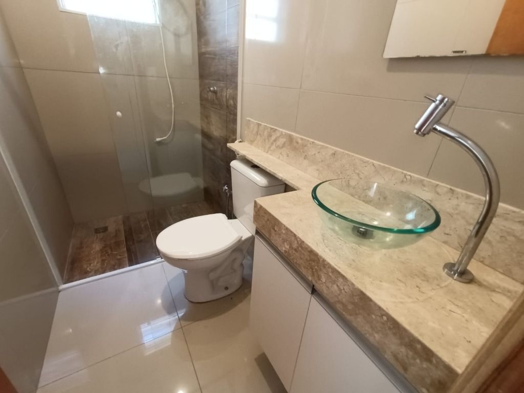 Casa 2 dormitórios com suíte e 3 vagas cobertas no Jd dos Ipês, Sumaré