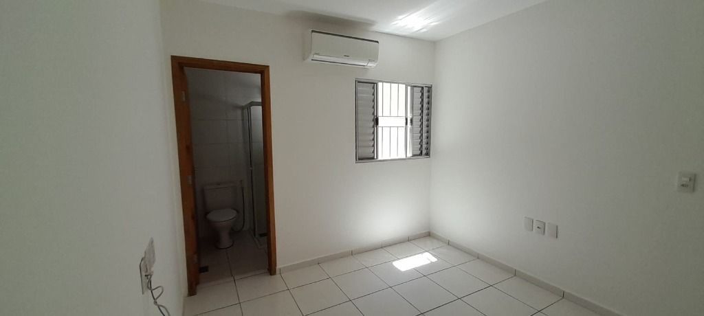 Casa 2 dormitórios com suíte e 3 vagas cobertas no Jd dos Ipês, Sumaré