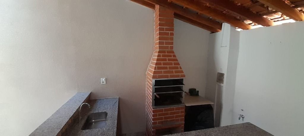 Casa 2 dormitórios com suíte e 3 vagas cobertas no Jd dos Ipês, Sumaré