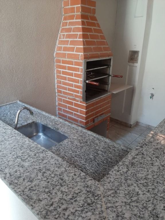 Casa 2 dormitórios com suíte e 3 vagas cobertas no Jd dos Ipês, Sumaré