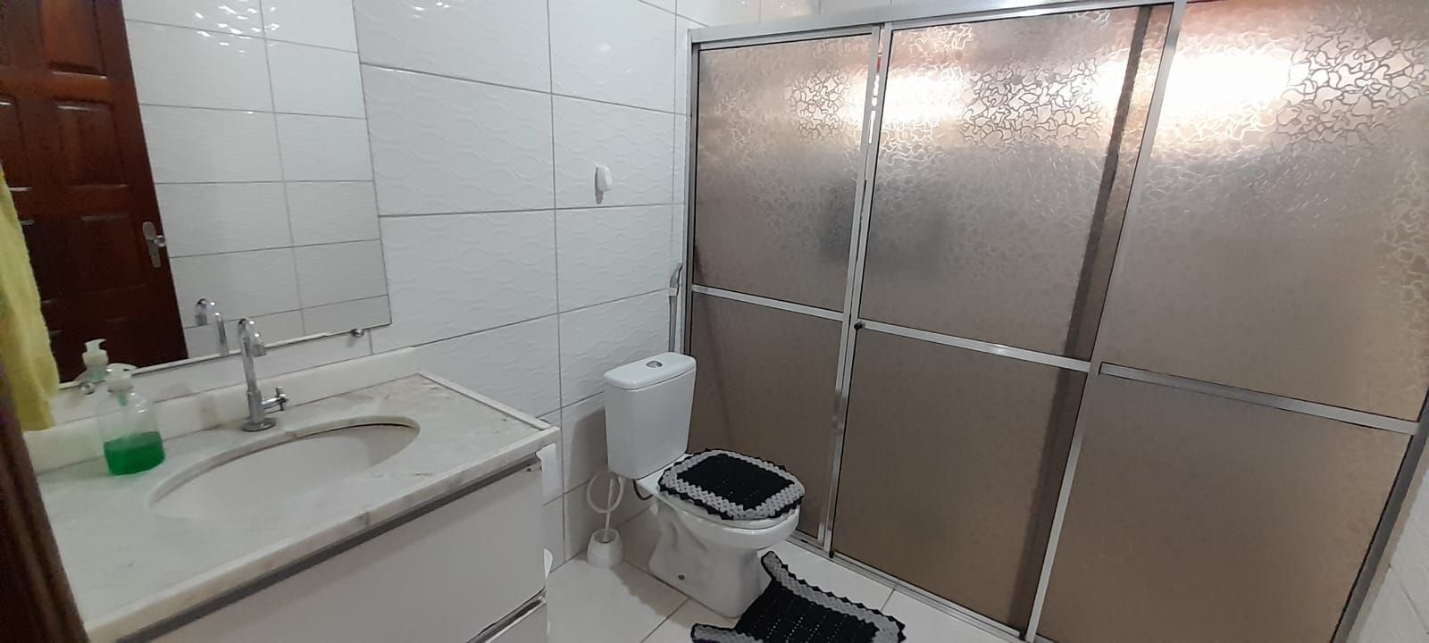 Casa de bairro com 3 quartos, 1 é suíte, garagem para 2 carros próximo Avenida Amizade