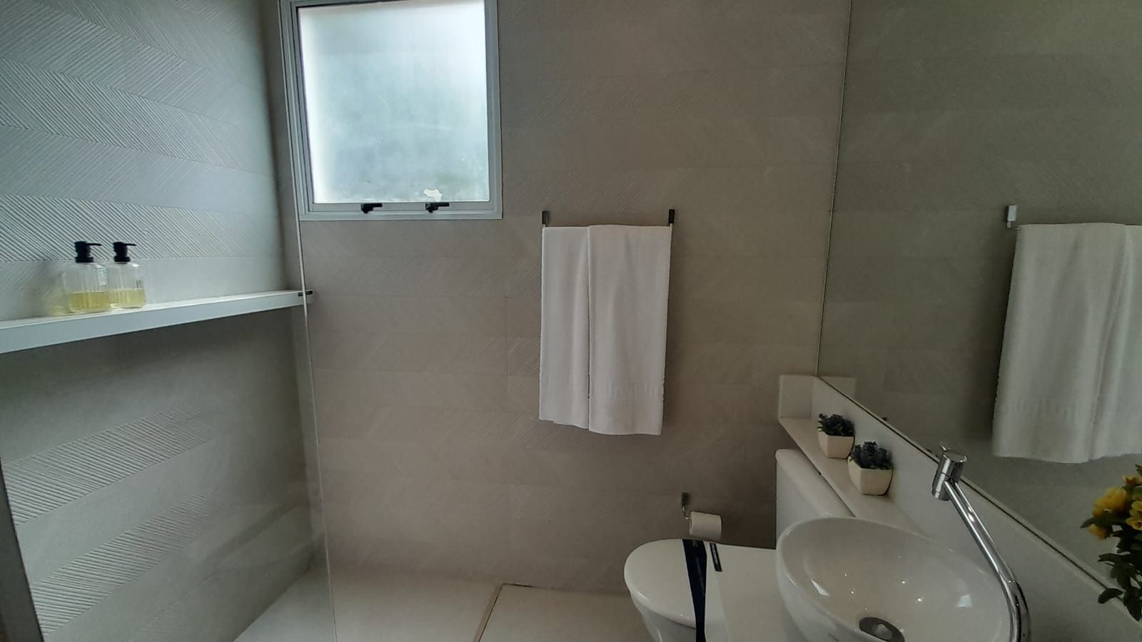 Sobrado com 2 quartos cond. fechado em Paulínia entrada parcelada