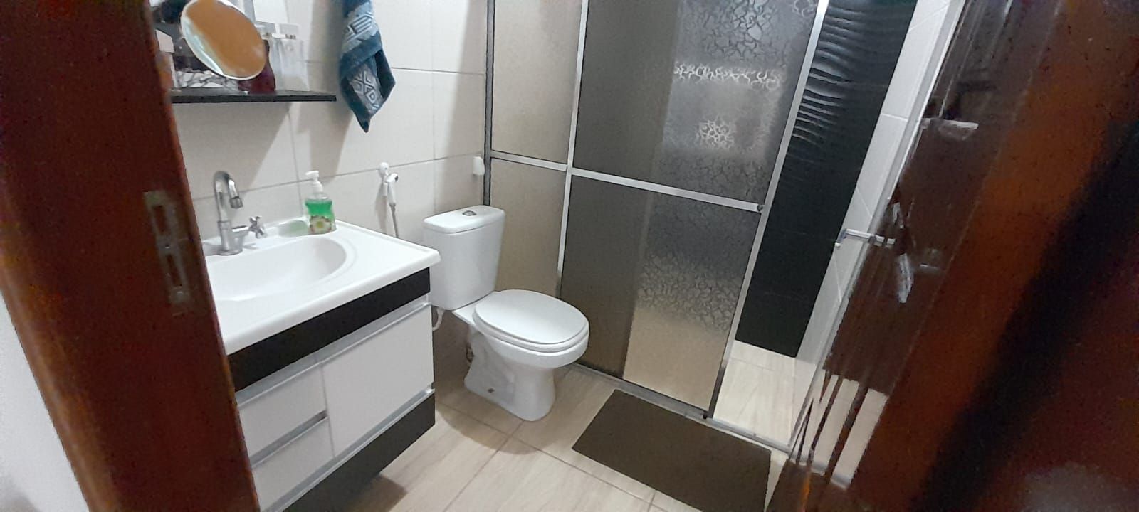 Casa de bairro com 3 quartos, 1 é suíte, garagem para 2 carros próximo Avenida Amizade